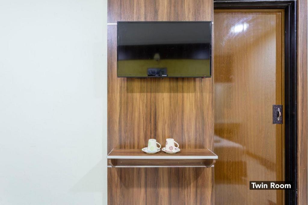 Golden Night Hotel Subang Jaya Exterior photo